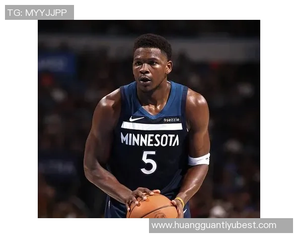 兰德尔谈与爱德华兹的默契配合：赛季磨合让我们更加默契无间